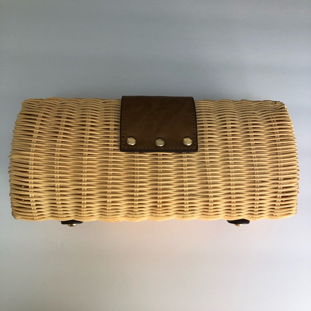 Woven Straw Shoulder Bag with Brown Trim and Gold Chain - Picture 6 of 9